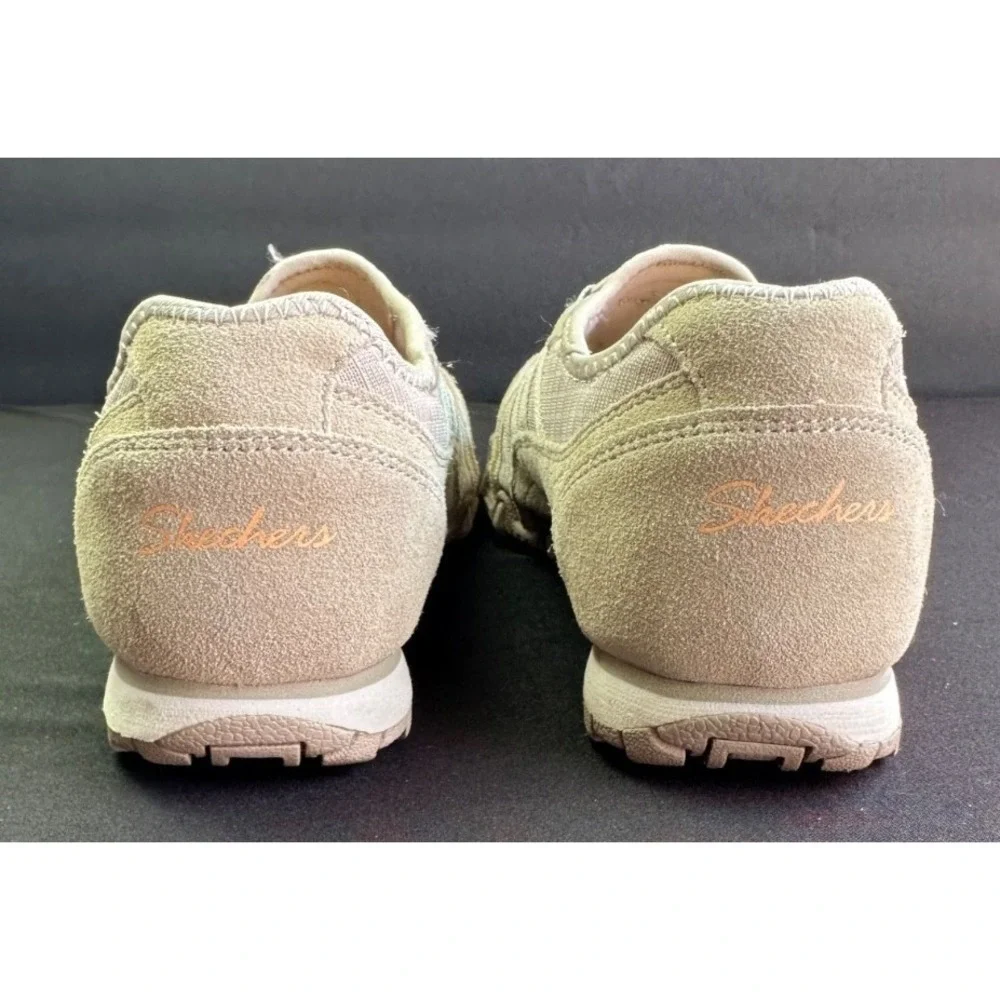 Skechers Women's Casual Breathe-Easy-A-Look Sneaker Flat Slip On Sz 7.5 Gray
